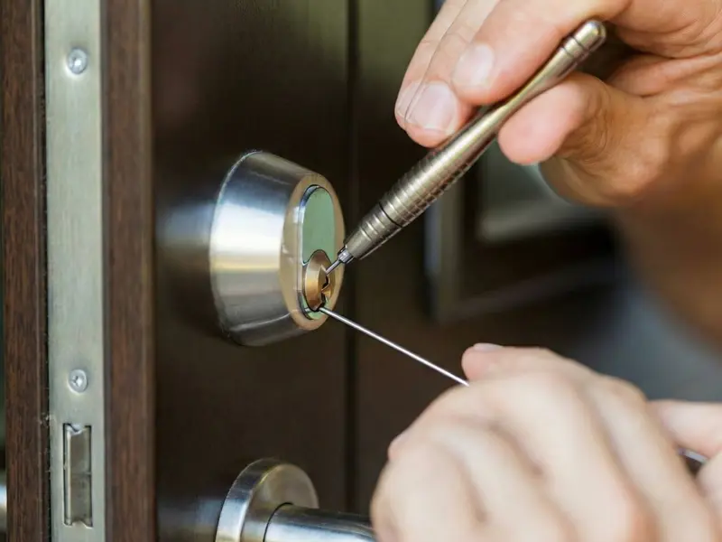 Troca de fechadura em Embu das Artes